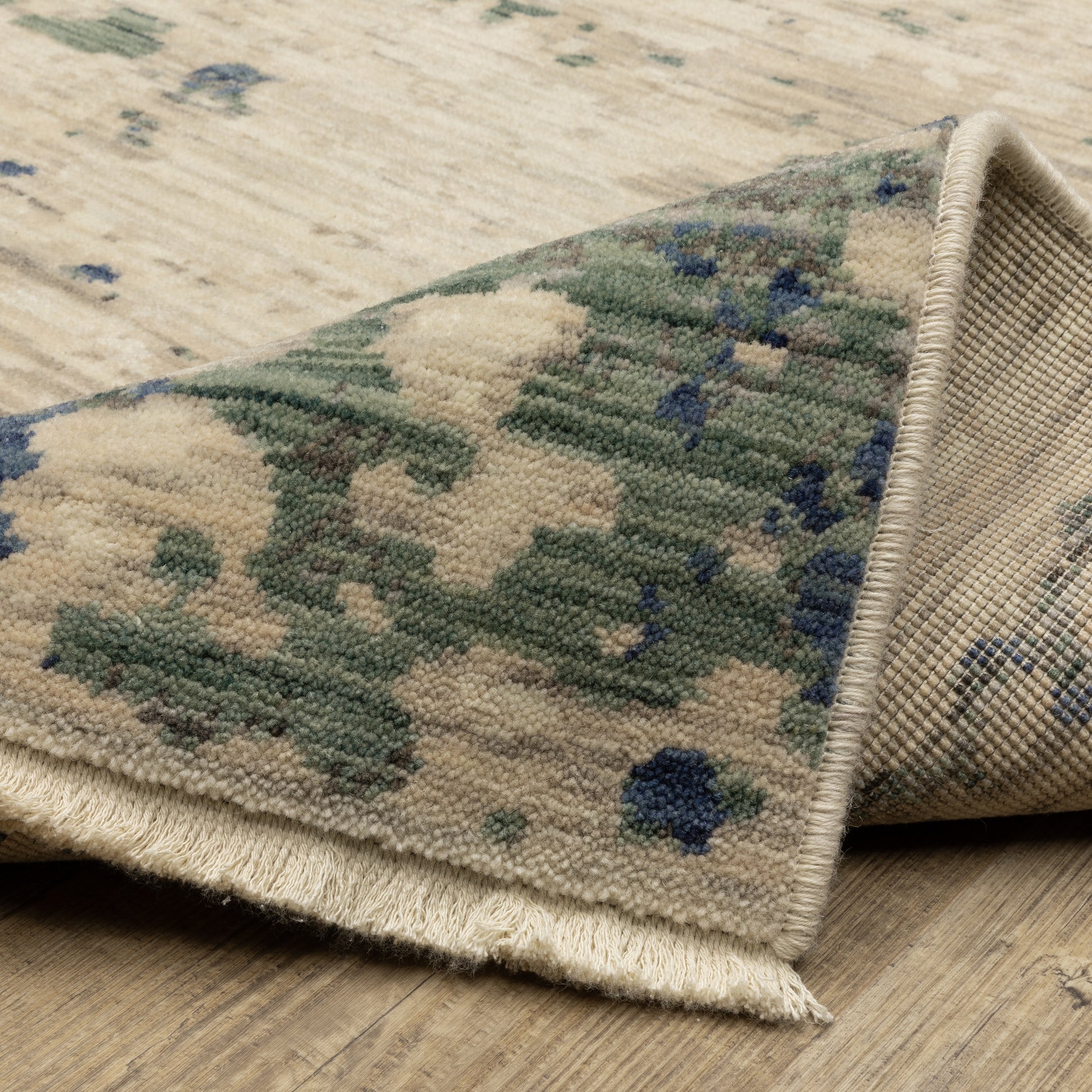 Soleri Abstract Beige/ Green Cut Pile Rug