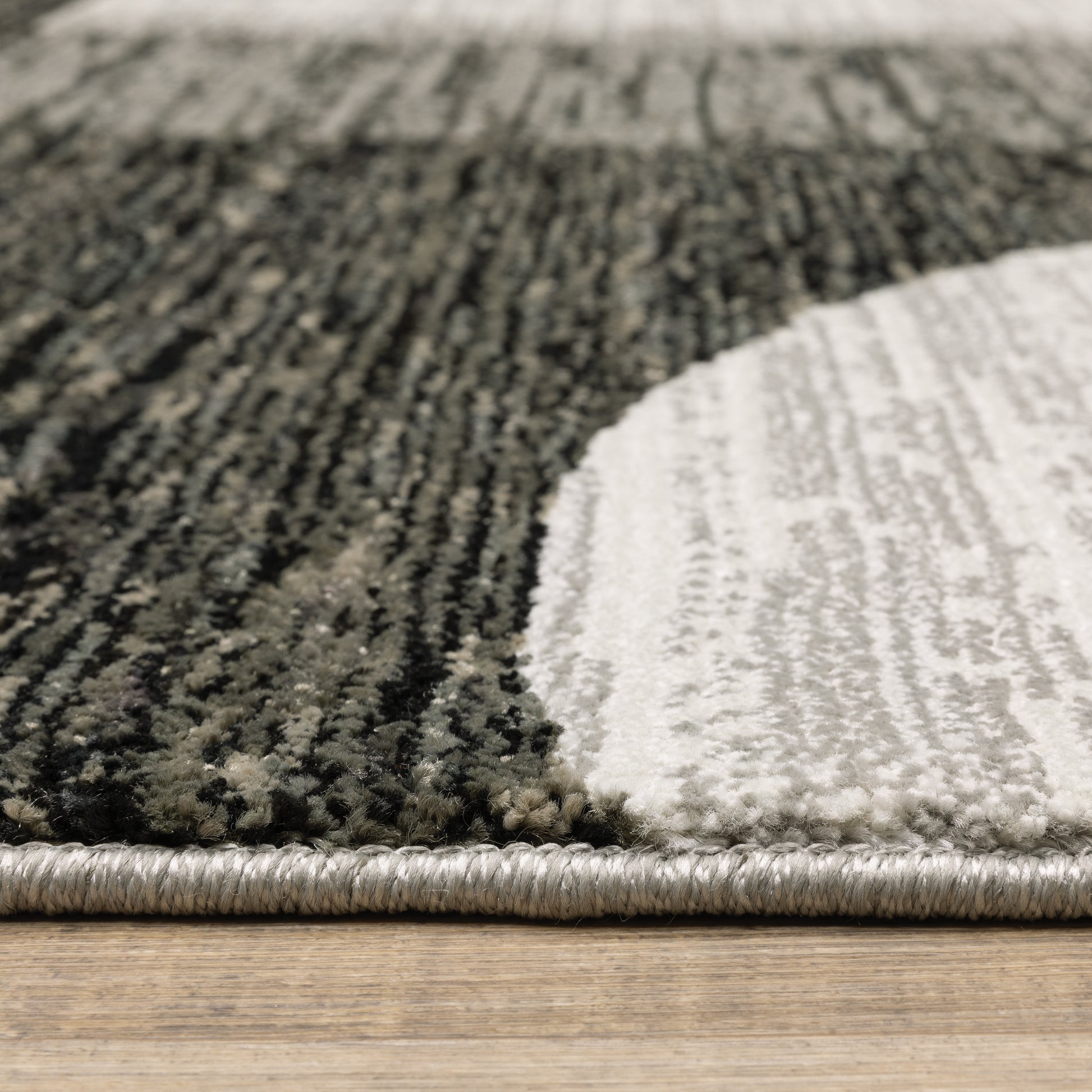 Strada Geometric Charcoal/ Grey Cut Pile Rug