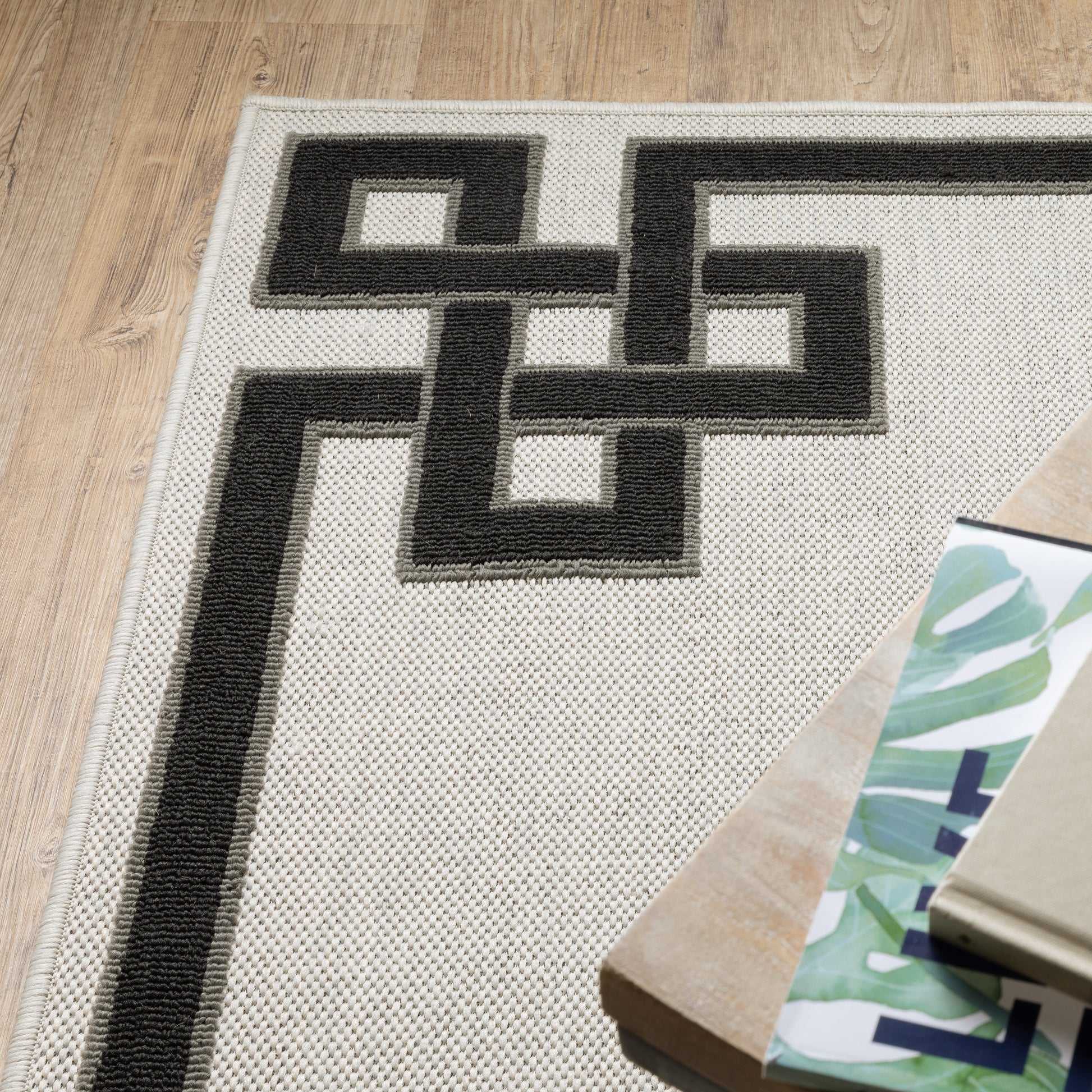 Torrey Outdoor Beige/ Black Border Loop Pile Rug