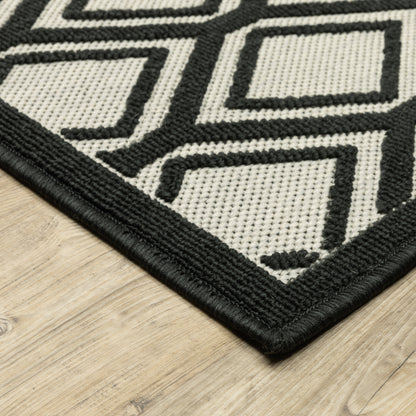 Torrey Outdoor Beige/ Black Geometric Loop Pile Rug