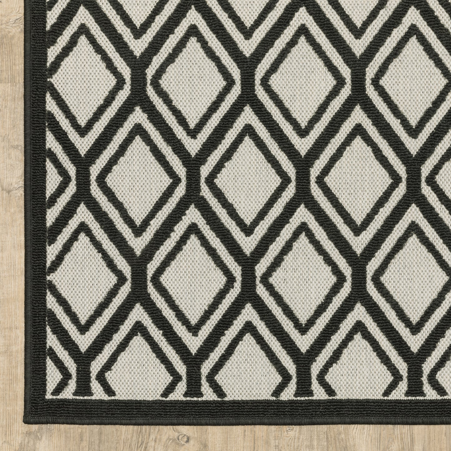 Torrey Outdoor Beige/ Black Geometric Loop Pile Rug