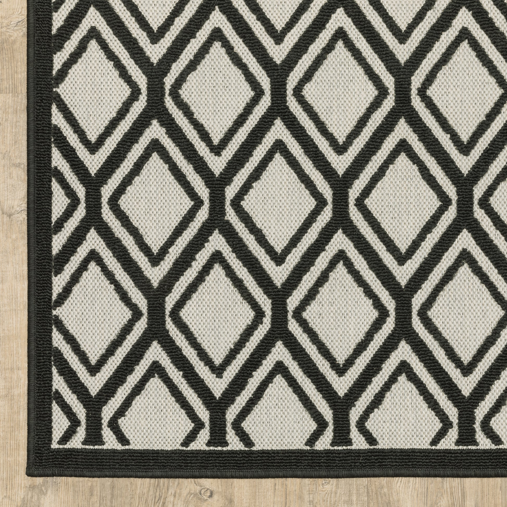 Torrey Outdoor Beige/ Black Geometric Loop Pile Rug