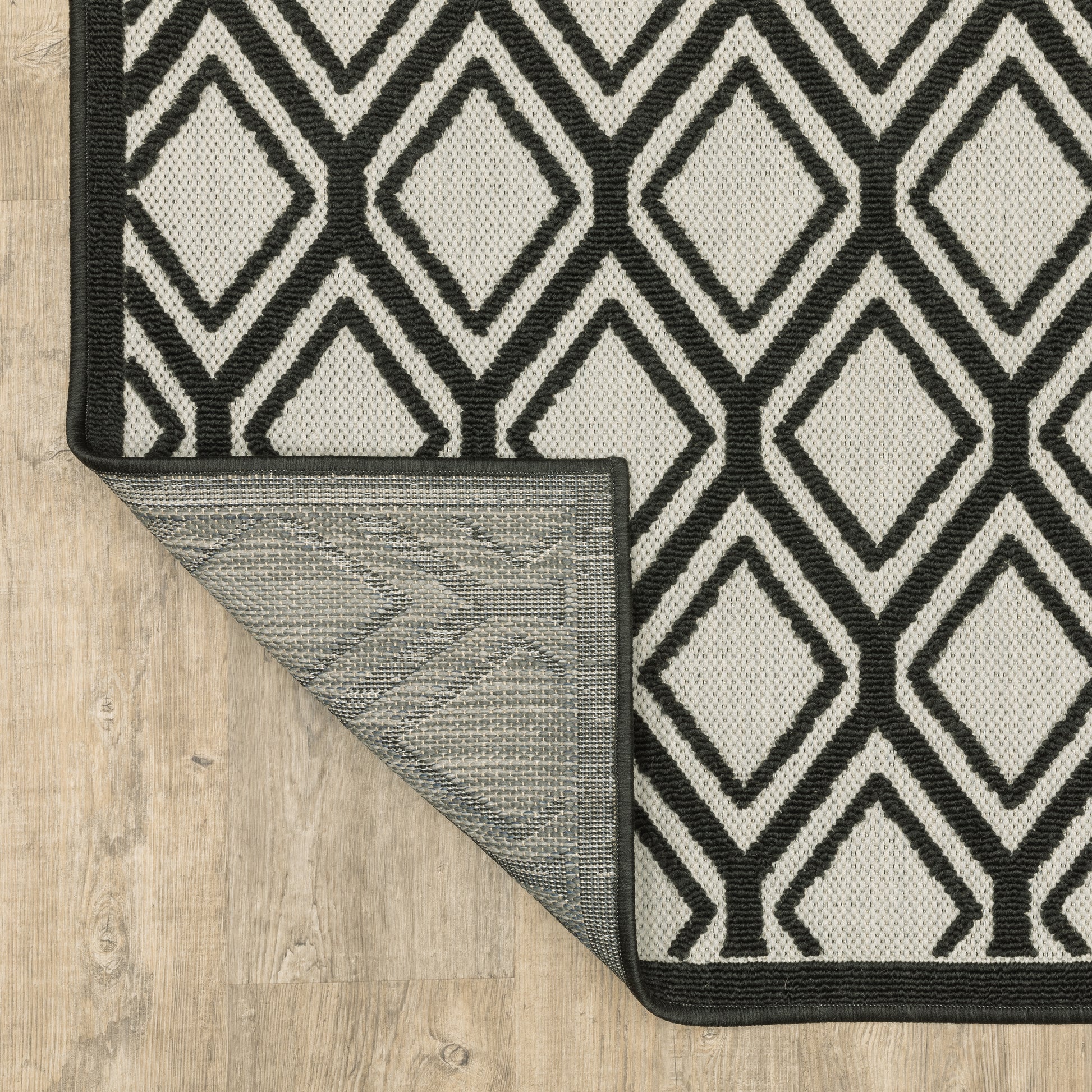 Torrey Outdoor Beige/ Black Geometric Loop Pile Rug