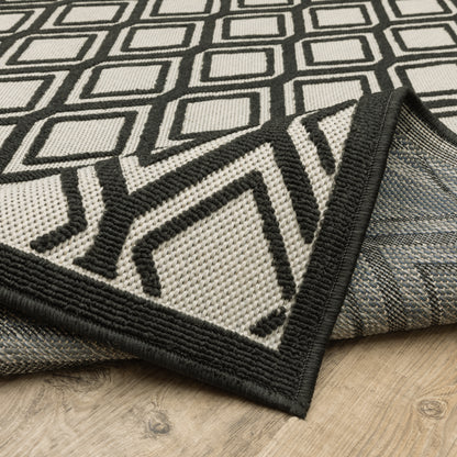 Torrey Outdoor Beige/ Black Geometric Loop Pile Rug