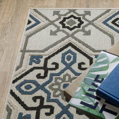 Torrey Medallion Beige/ Blue Outdoor Loop Pile Rug