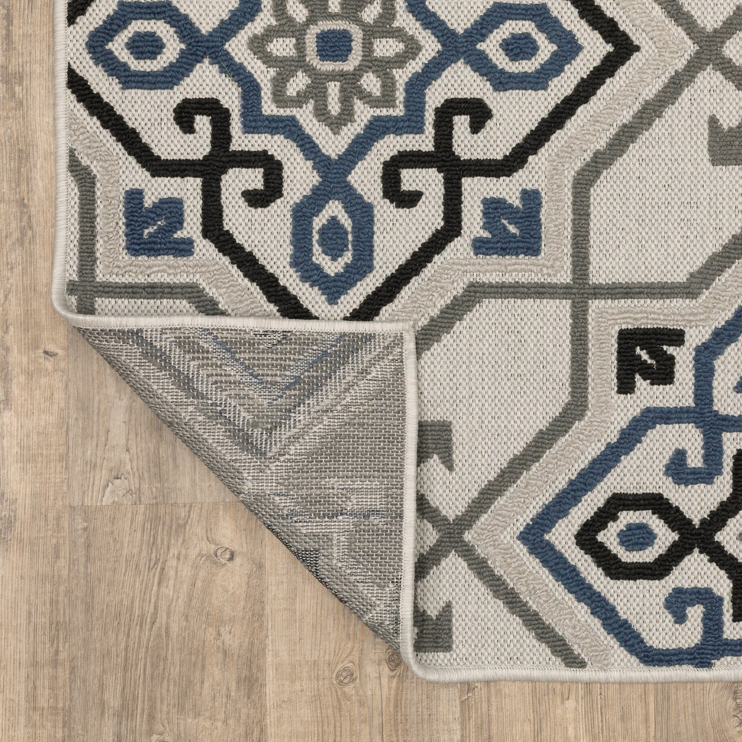 Torrey Medallion Beige/ Blue Outdoor Loop Pile Rug