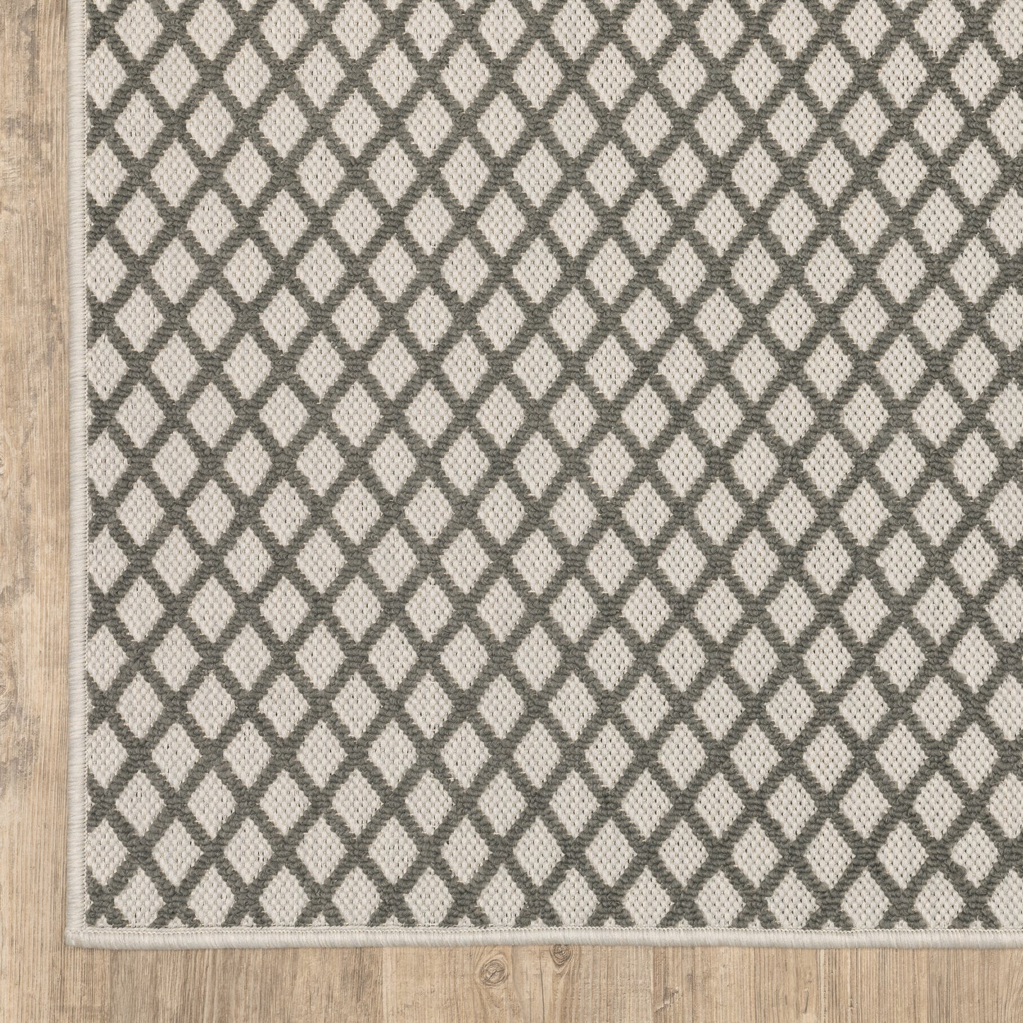 Torrey Outdoor Beige/ Grey Lattice Loop Pile Rug