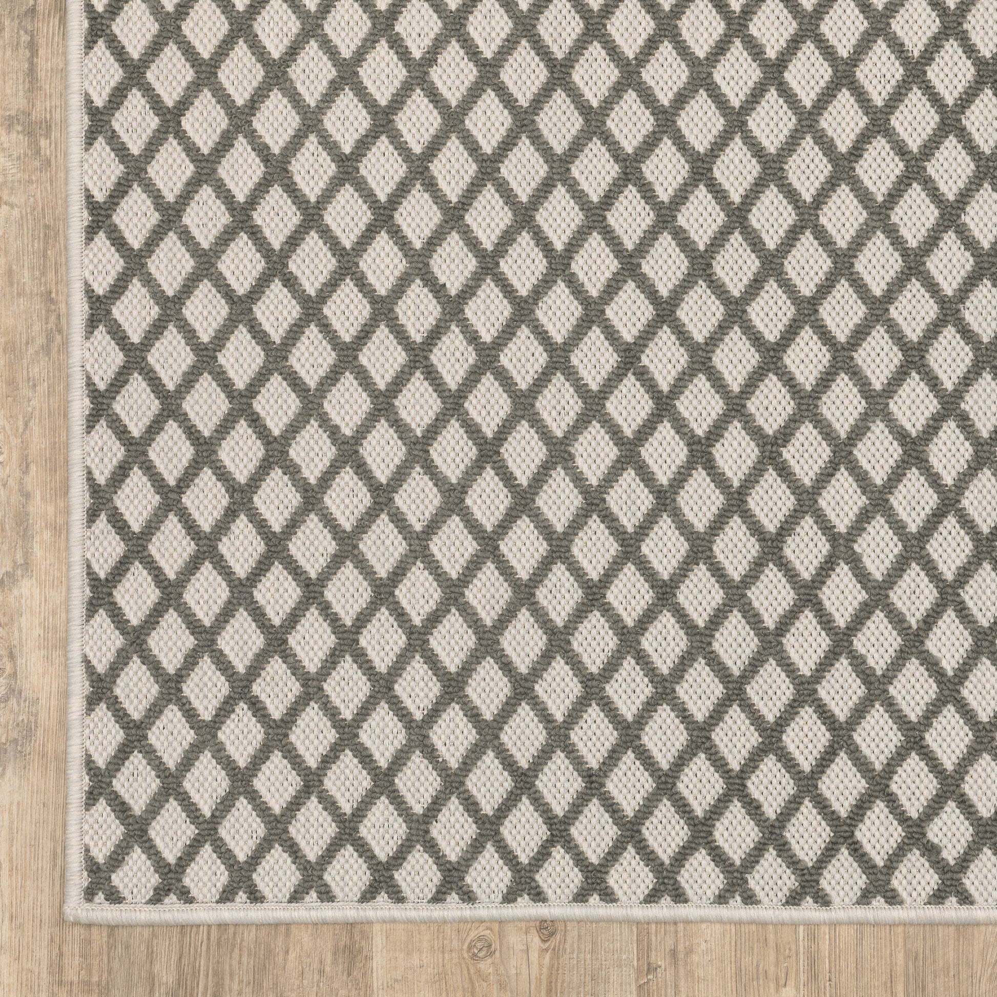 Torrey Outdoor Beige/ Grey Lattice Loop Pile Rug