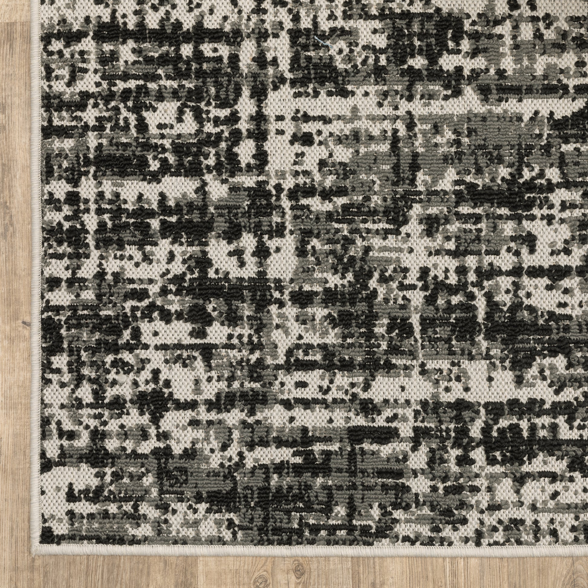 Torrey Outdoor Black/ Beige Distressed Loop Pile Rug