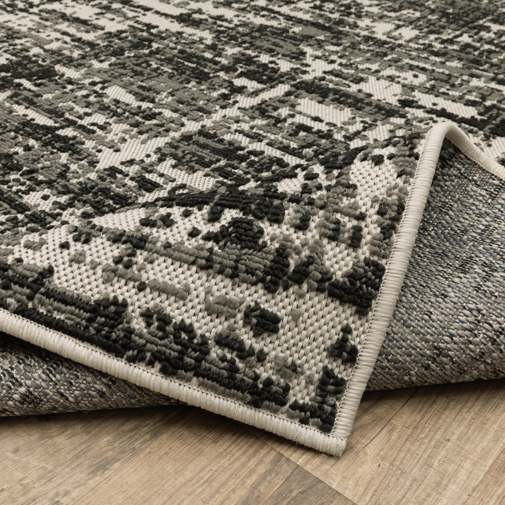 Torrey Outdoor Black/ Beige Distressed Loop Pile Rug