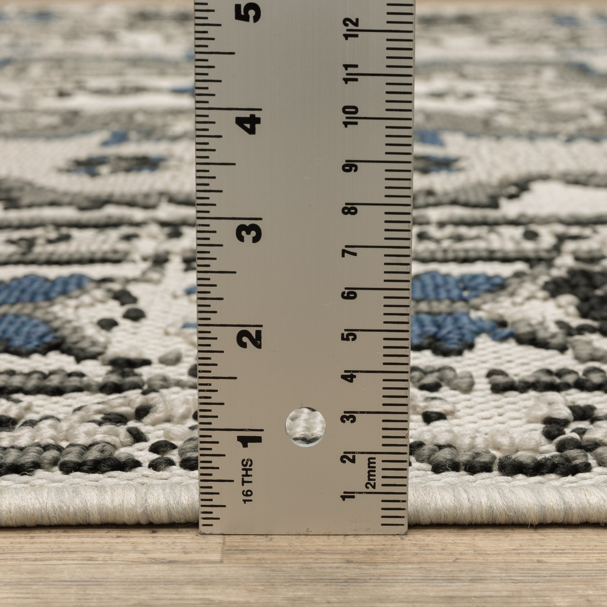 Torrey Outdoor Beige/ Grey Distressed Loop Pile Rug