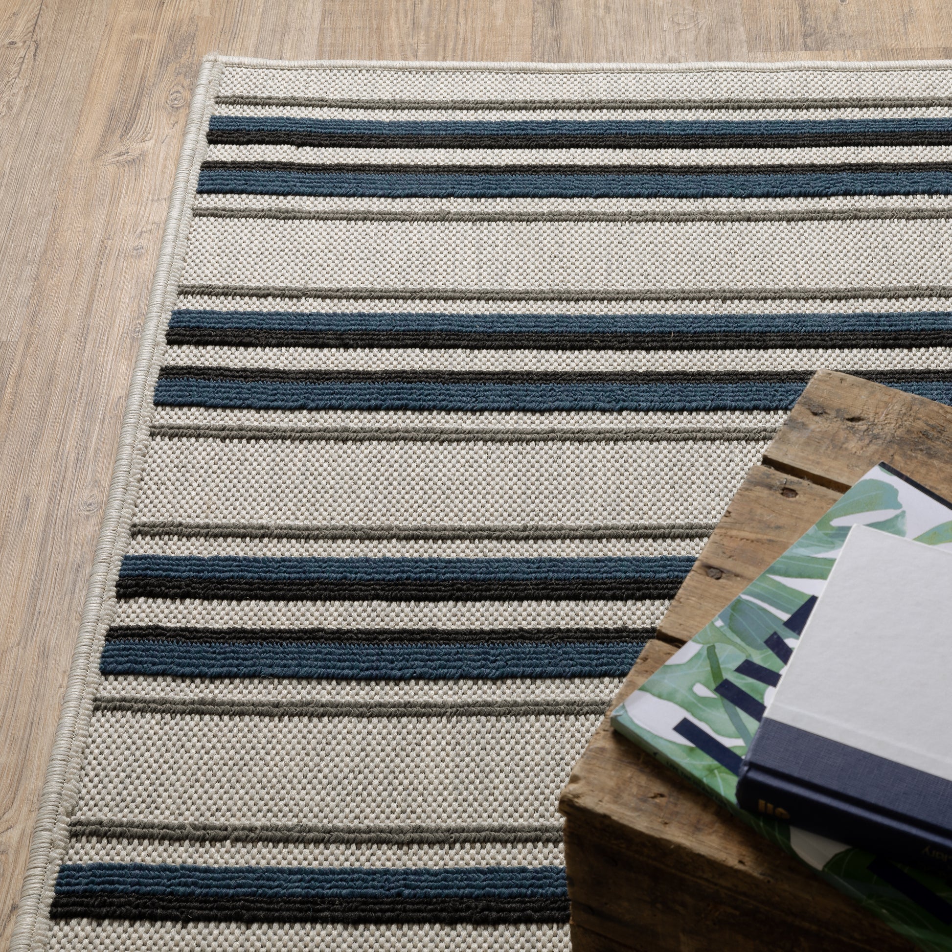 Torrey Outdoor Beige/ Blue Stripe Loop Pile Rug