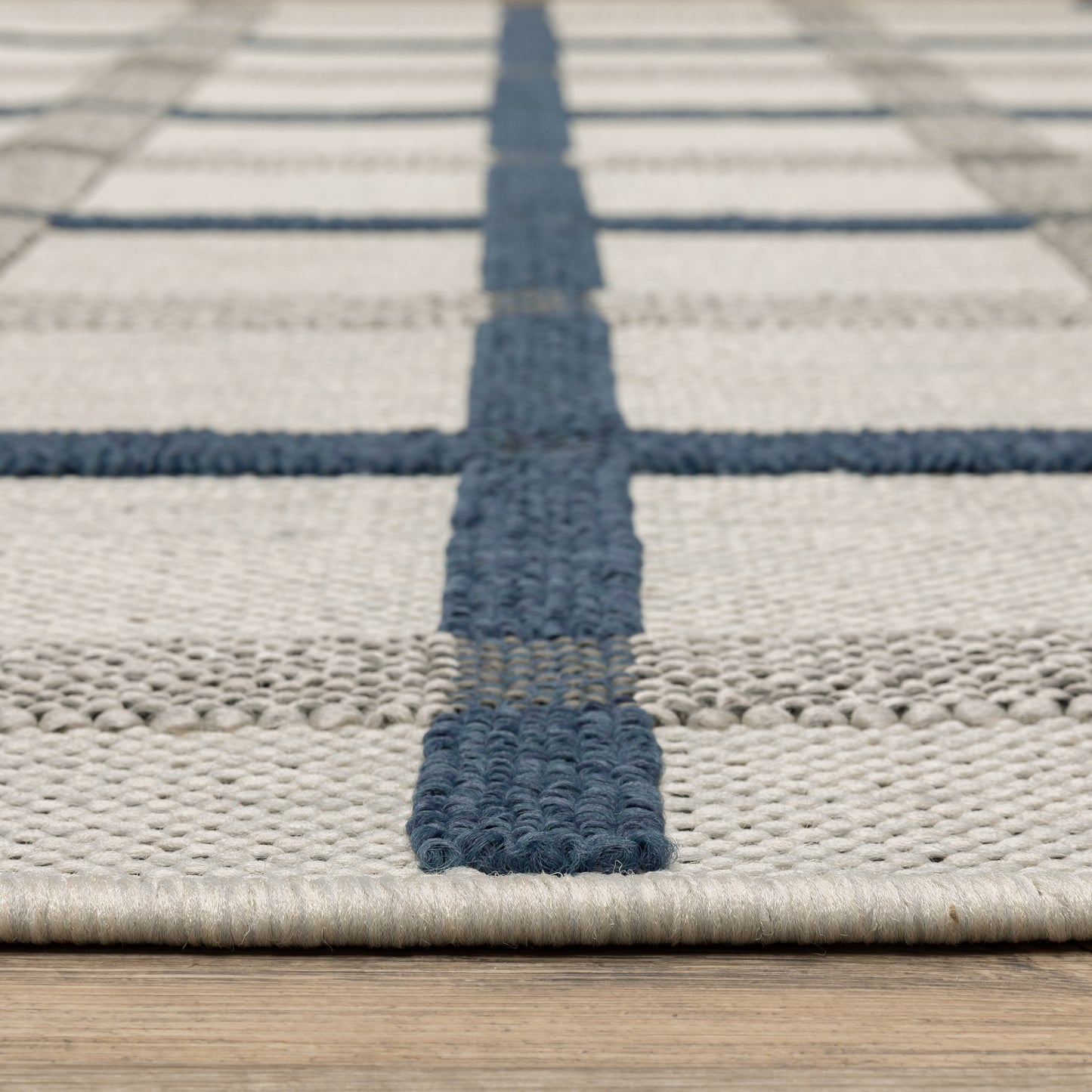 Torrey Outdoor Beige/ Blue Geometric Loop Pile Rug