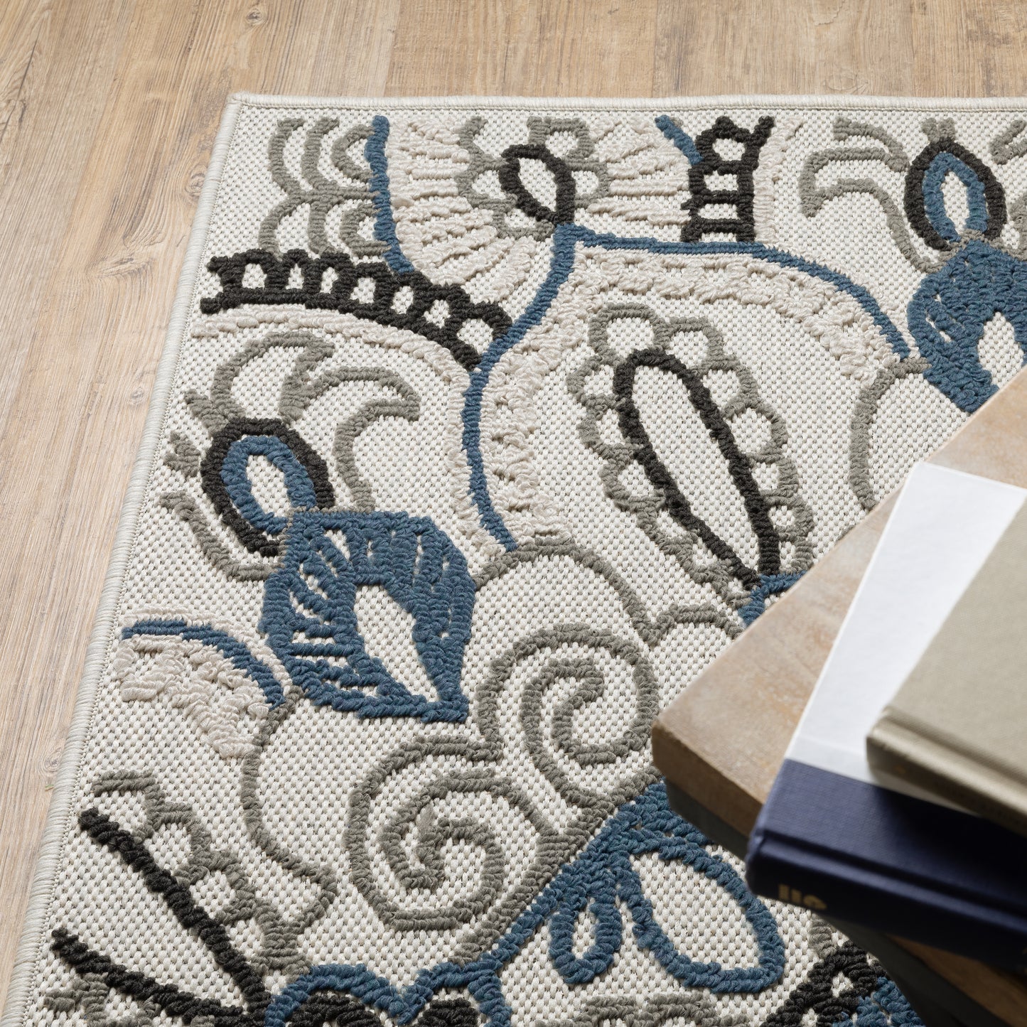 Torrey Outdoor Beige/ Blue Medallion Loop Pile Rug