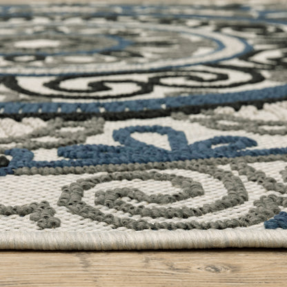 Torrey Outdoor Beige/ Blue Medallion Loop Pile Rug