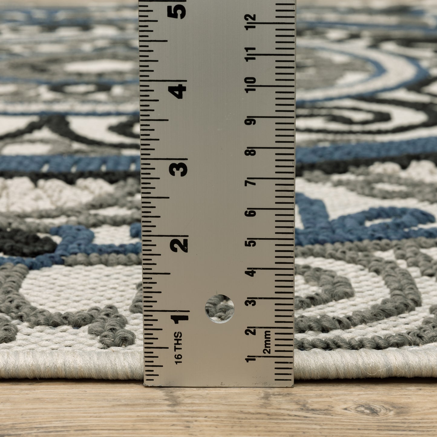 Torrey Outdoor Beige/ Blue Medallion Loop Pile Rug