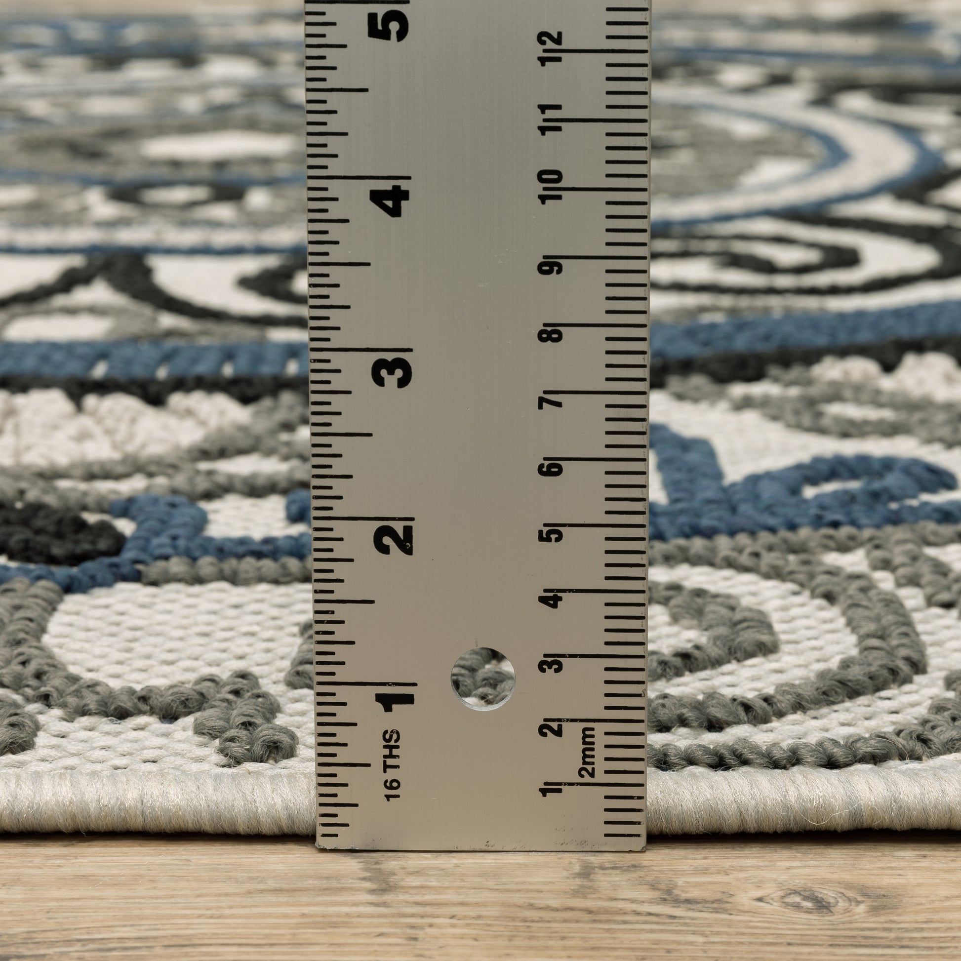 Torrey Outdoor Beige/ Blue Medallion Loop Pile Rug