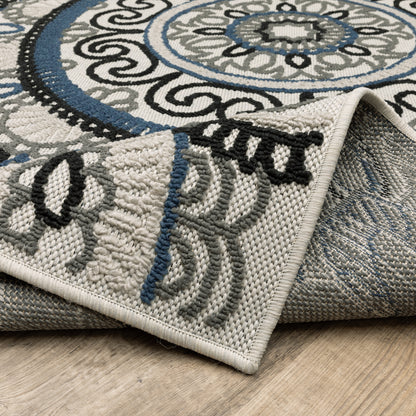Torrey Outdoor Beige/ Blue Medallion Loop Pile Rug
