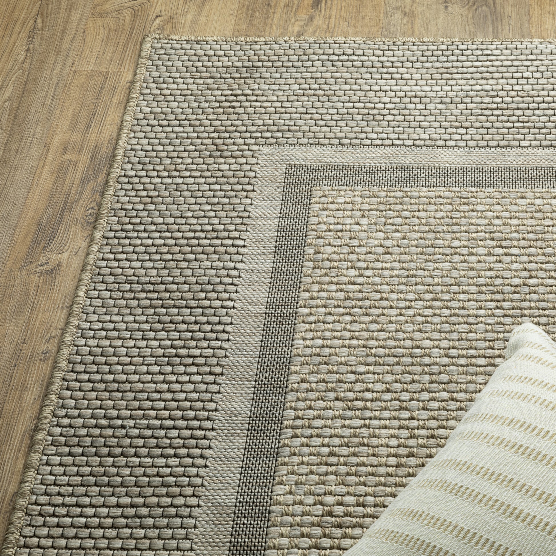 Tortuga Border Beige/ Black Geometric Flat Weave Rug