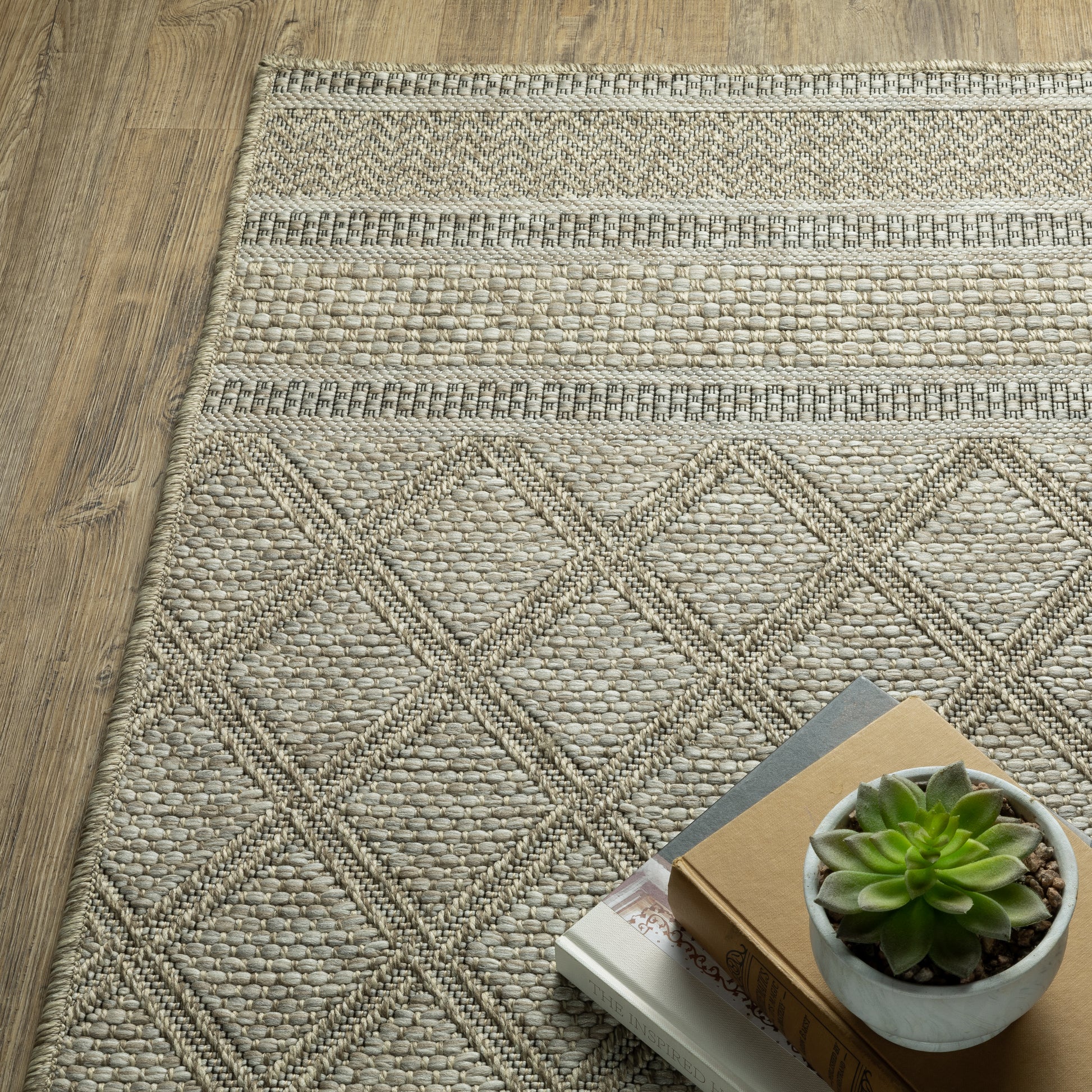 Tortuga Medallion Beige/ Black Geometric Flat Weave Rug