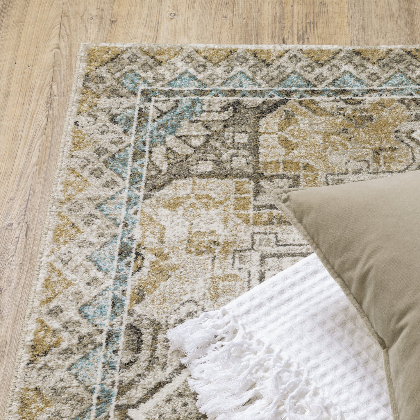 Venice Medallion Grey/ Blue Distressed Cut Pile Rug
