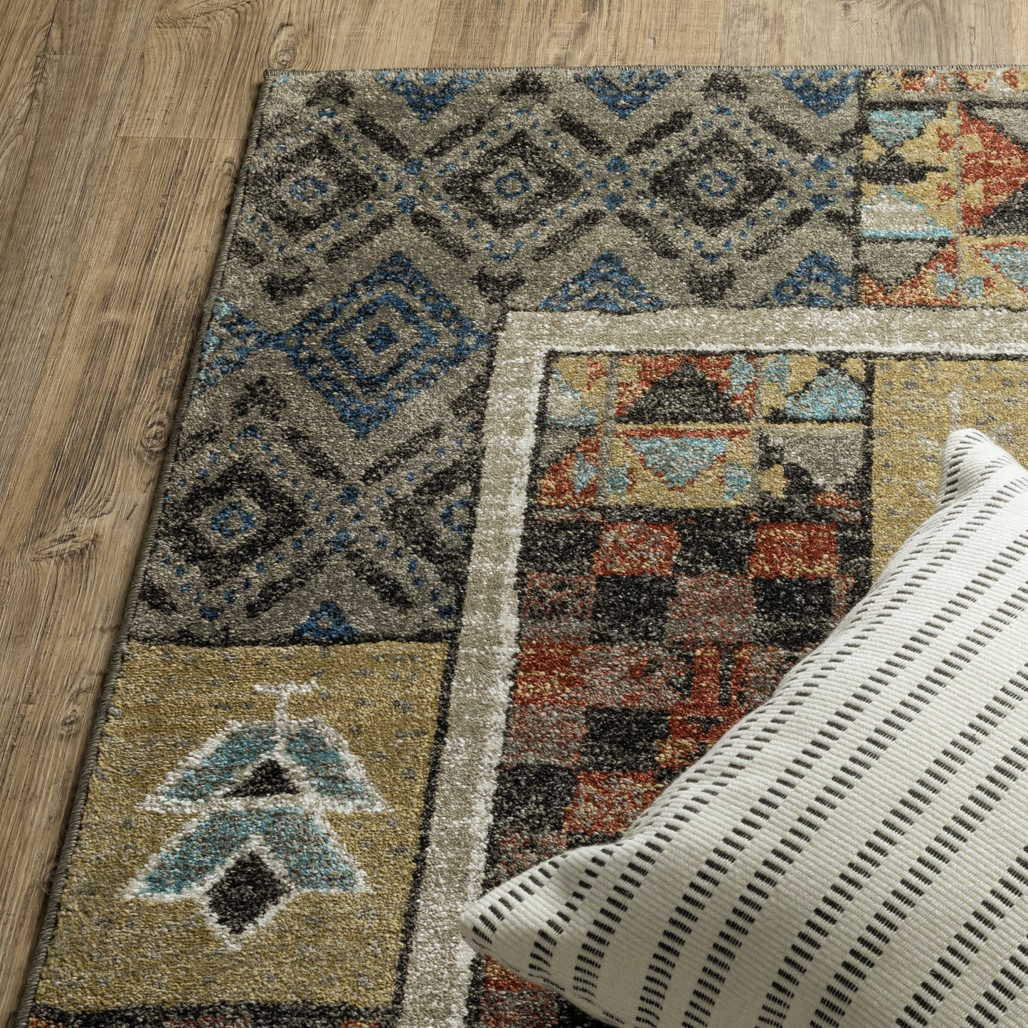 Venice Geometric Multi/ Multi Southwest/Lodge Cut Pile Rug