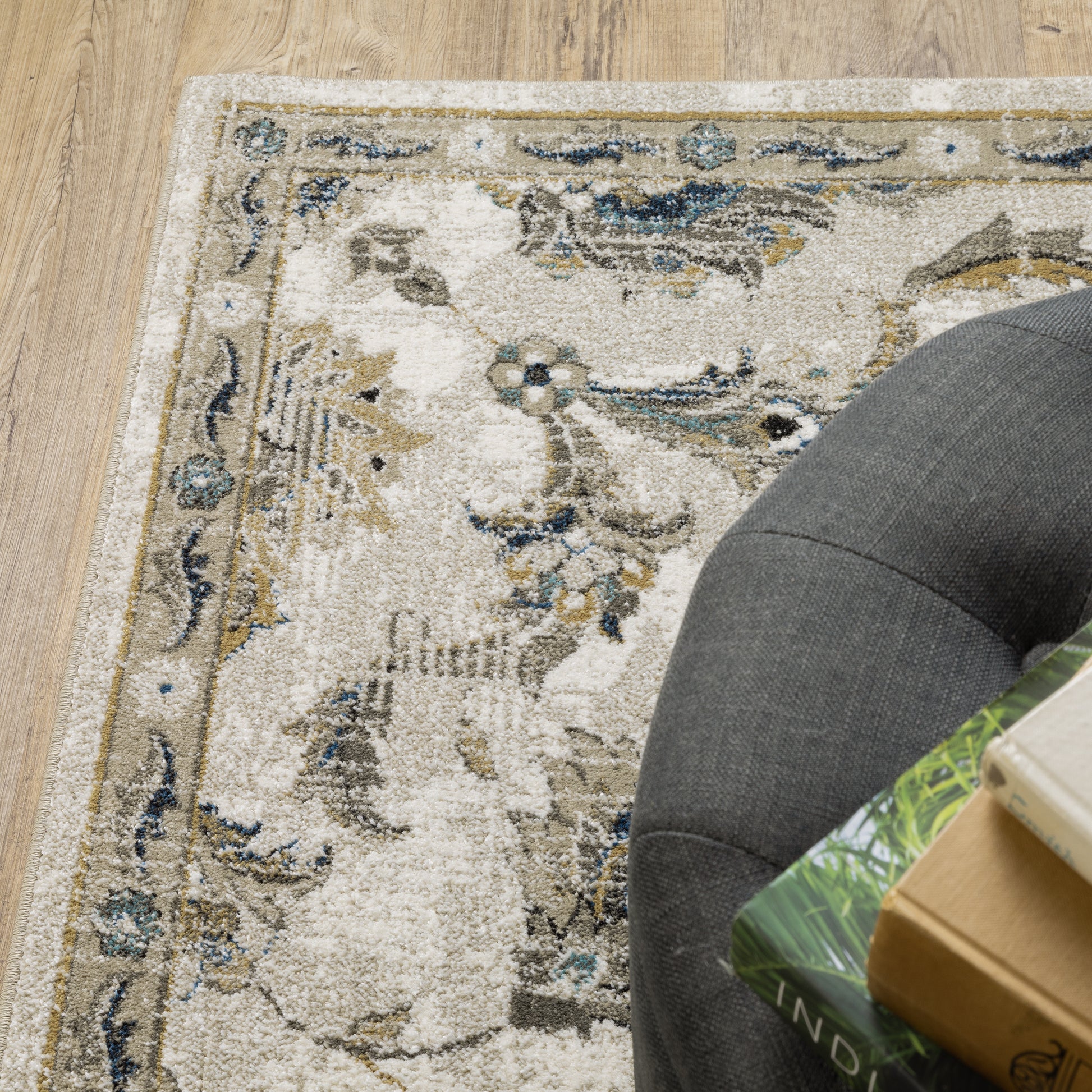 Venice Distressed Beige/ Gold Oriental Cut Pile Rug