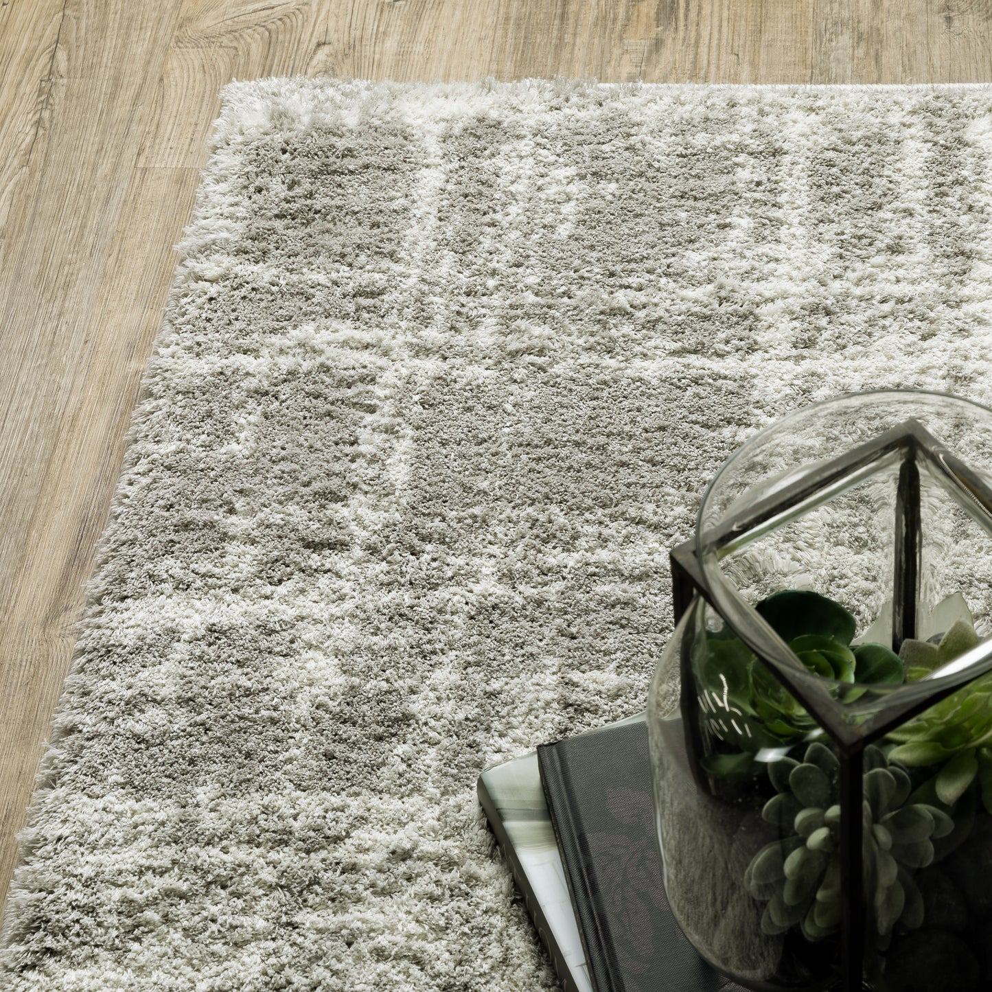 Verona Shag Grey/ Ivory Distressed Cut Pile Rug