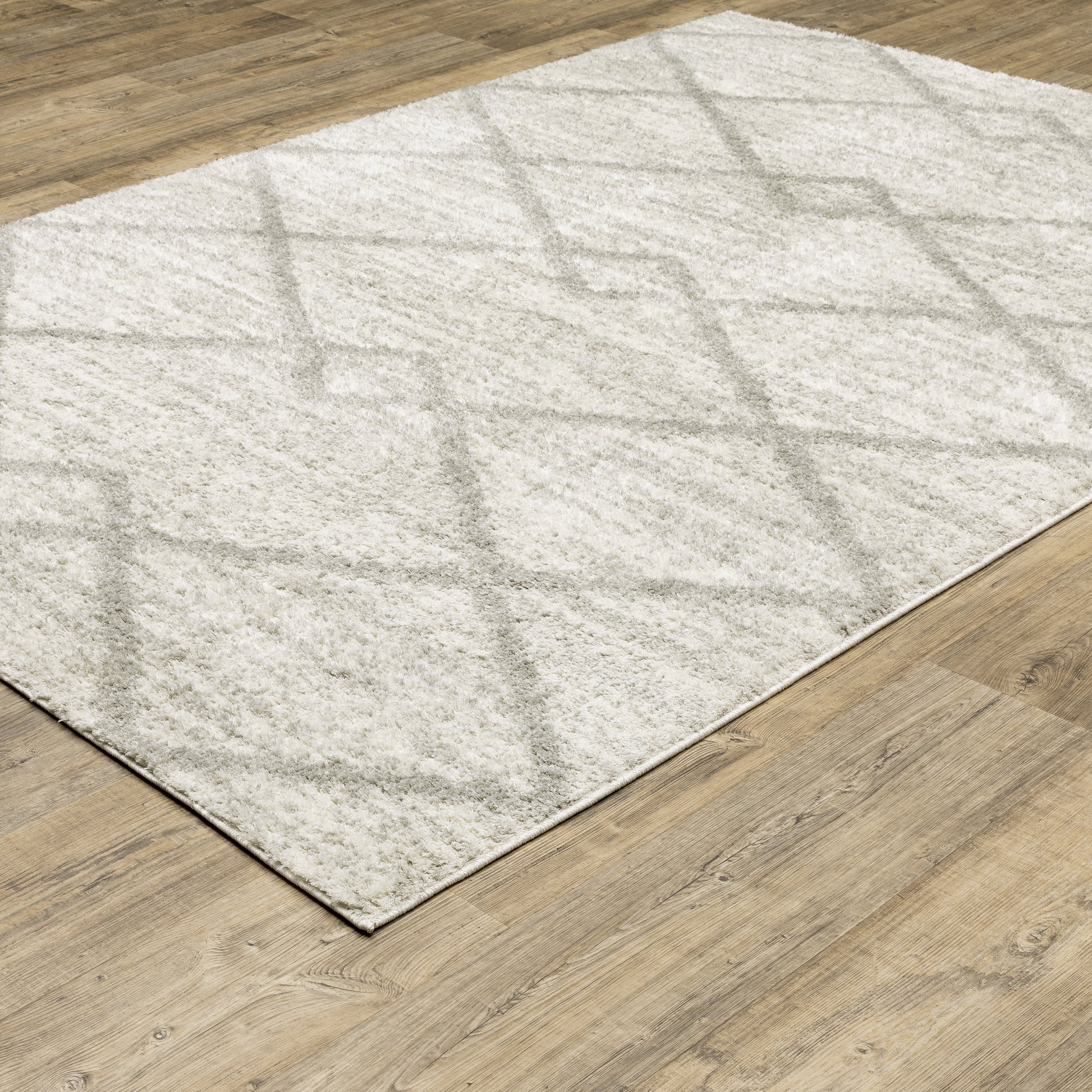 Verona Shag Ivory/ Grey Distressed Cut Pile Rug