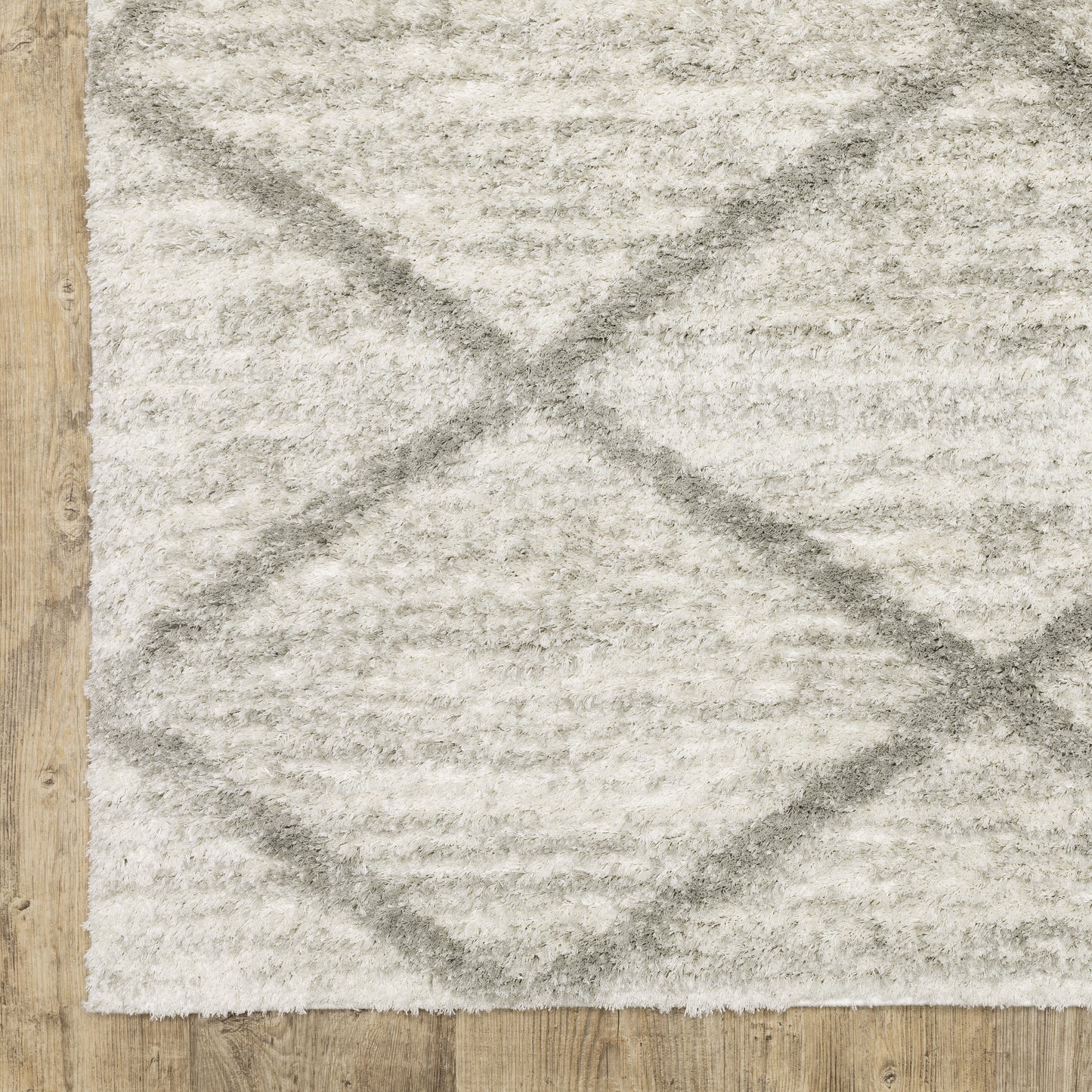 Verona Shag Ivory/ Grey Distressed Cut Pile Rug