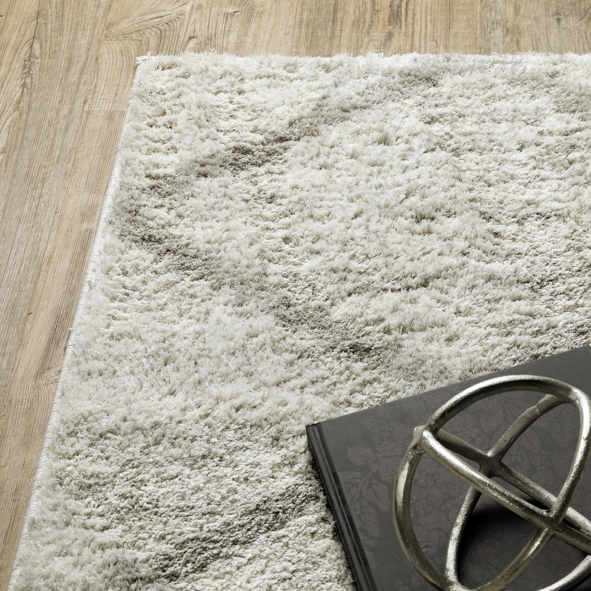 Verona Shag Ivory/ Grey Distressed Cut Pile Rug