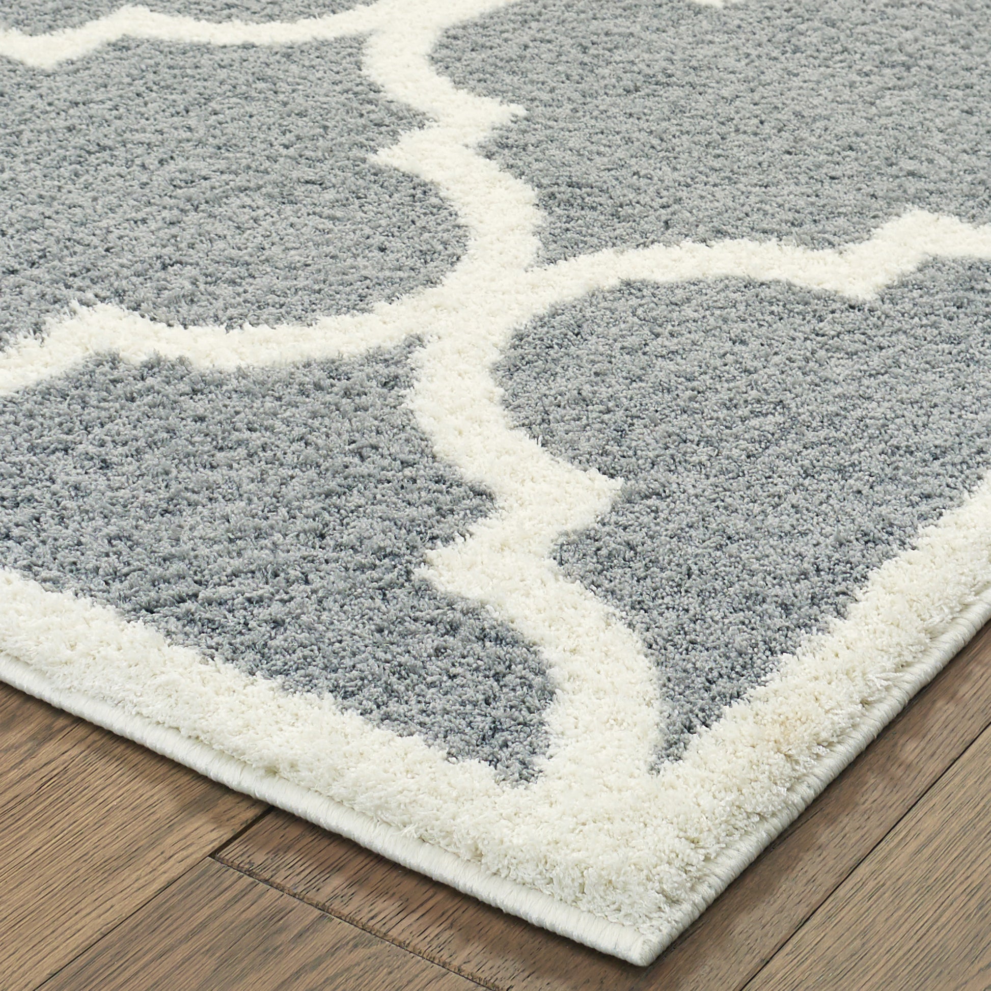 Verona Lattice Grey/ Ivory Trefoil Cut Pile Rug