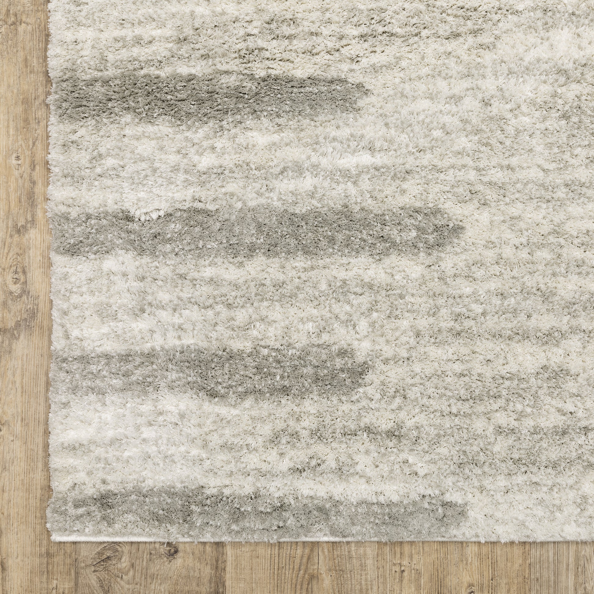 Verona Shag Ivory/ Grey Distressed Cut Pile Rug