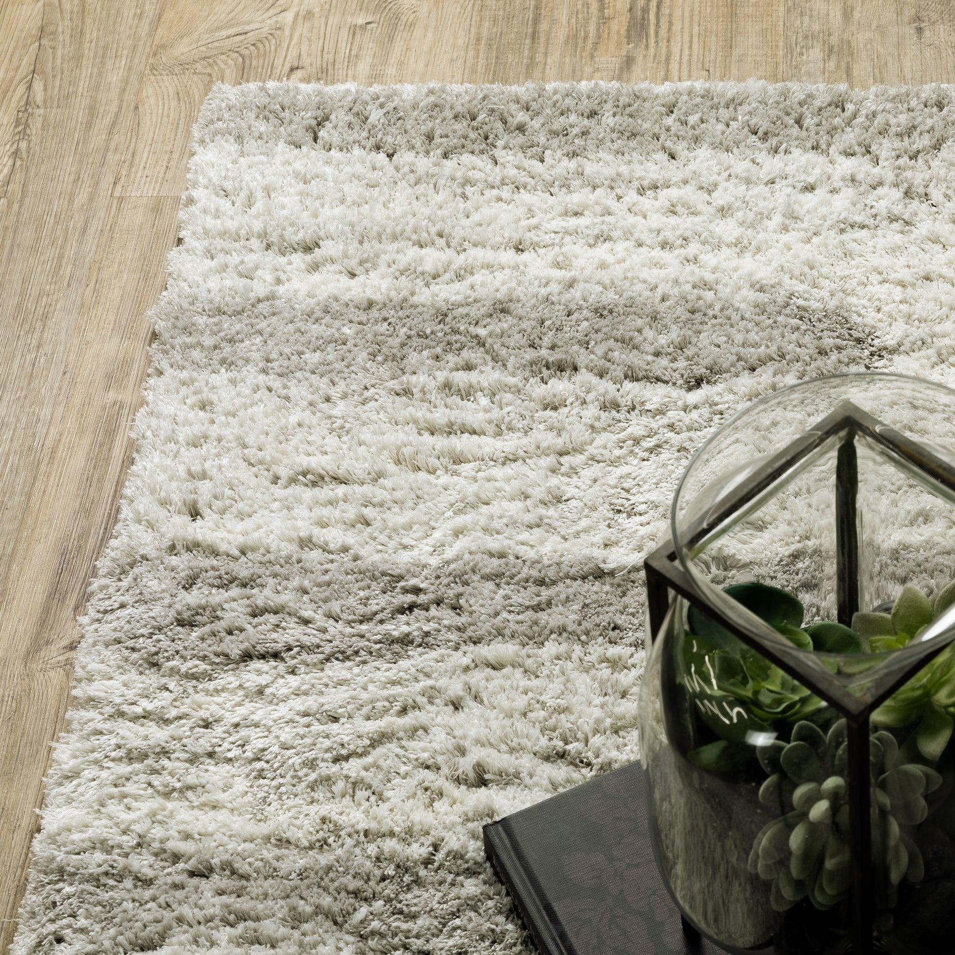 Verona Shag Ivory/ Grey Distressed Cut Pile Rug