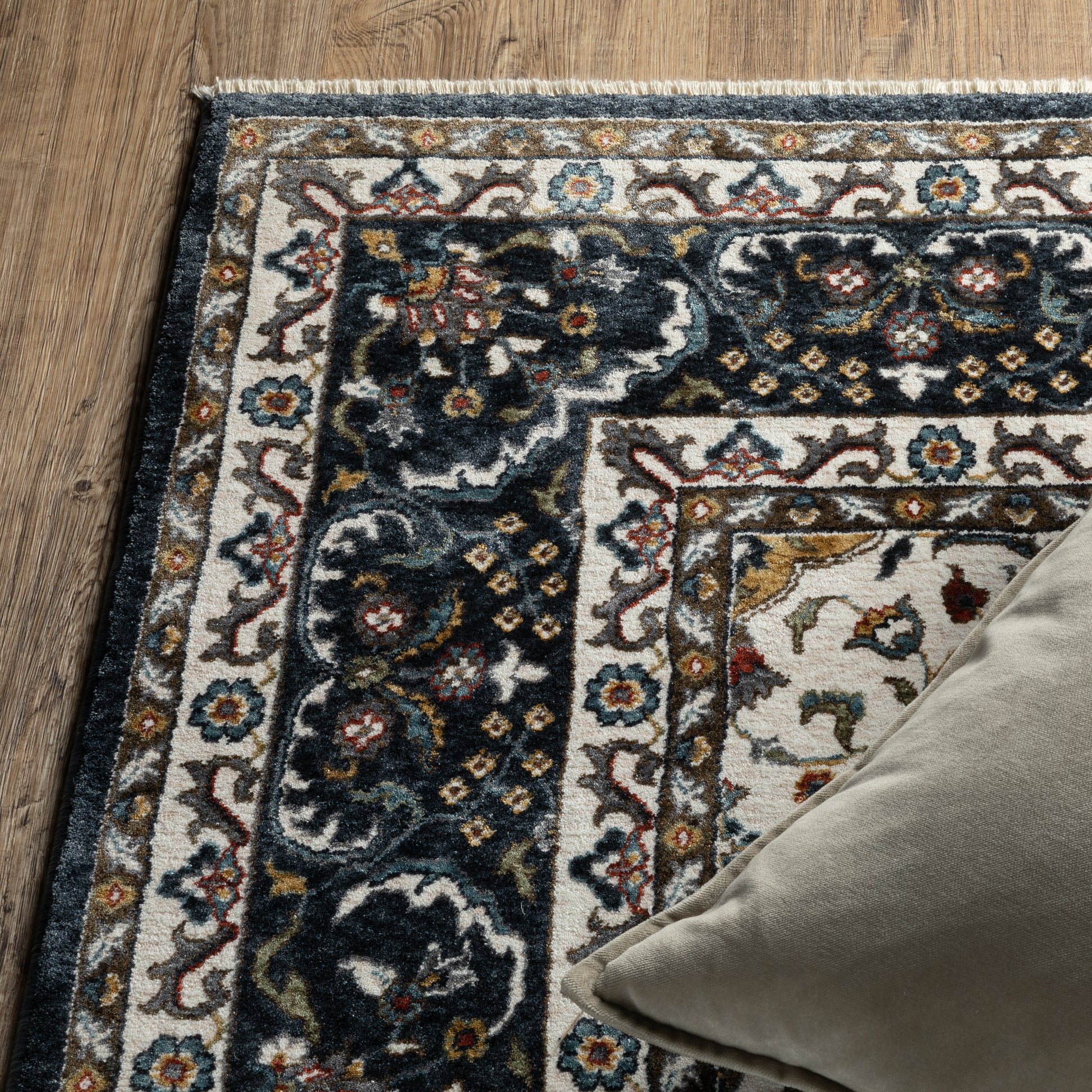 Vivian Oriental Ivory/ Navy Cut Pile Rug