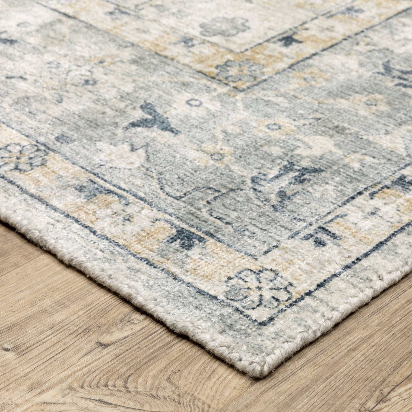 Windham Floral Ivory/ Blue Distressed Cut Pile Rug