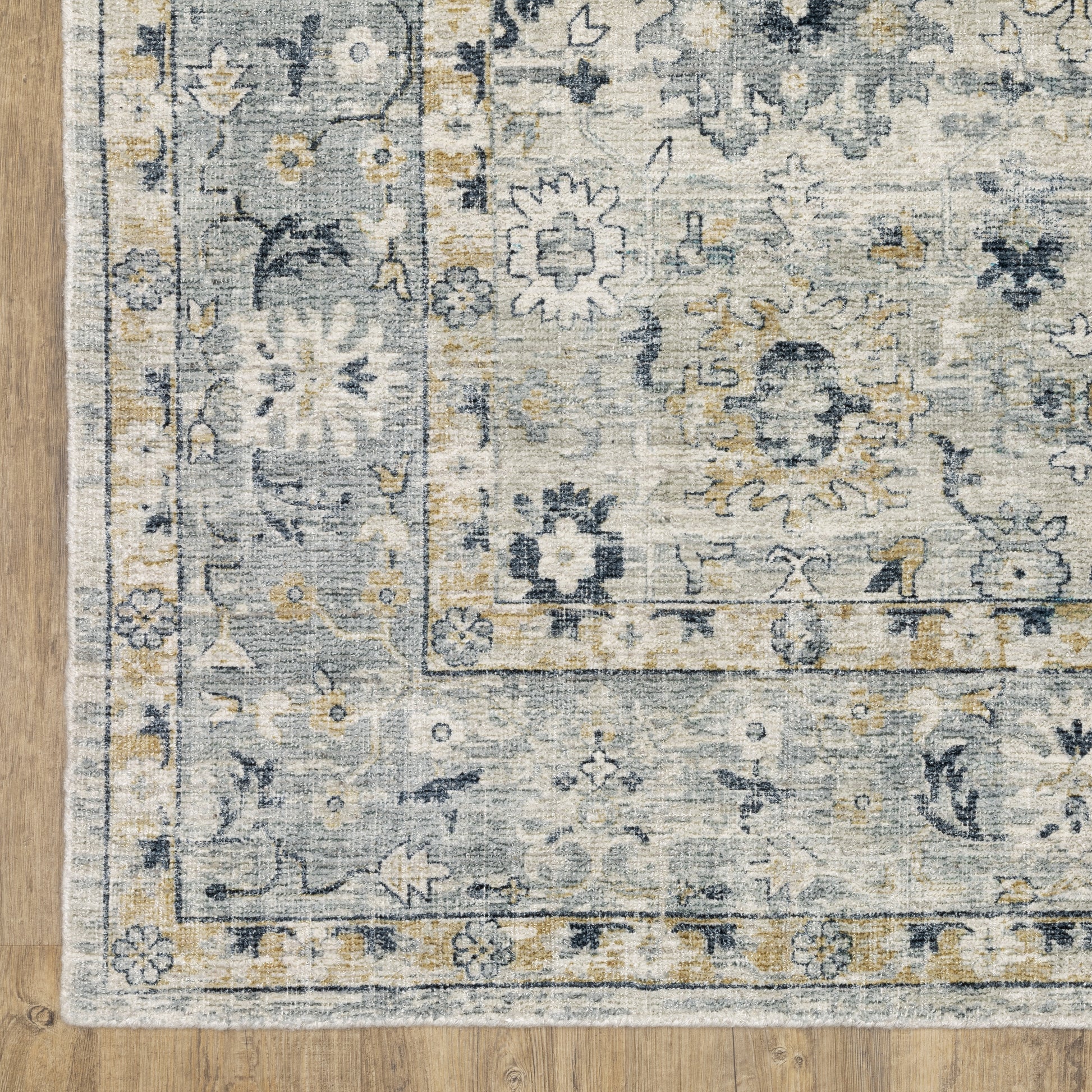 Windham Floral Ivory/ Blue Distressed Cut Pile Rug
