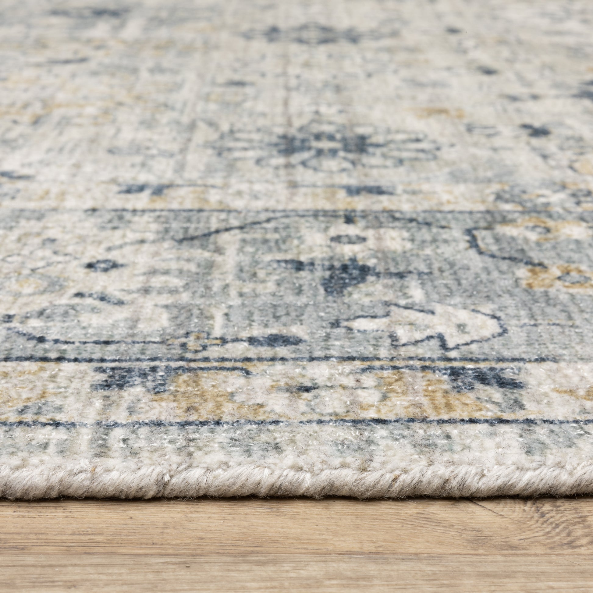 Windham Floral Ivory/ Blue Distressed Cut Pile Rug
