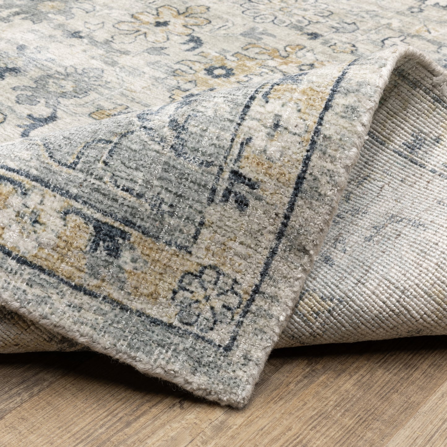 Windham Floral Ivory/ Blue Distressed Cut Pile Rug