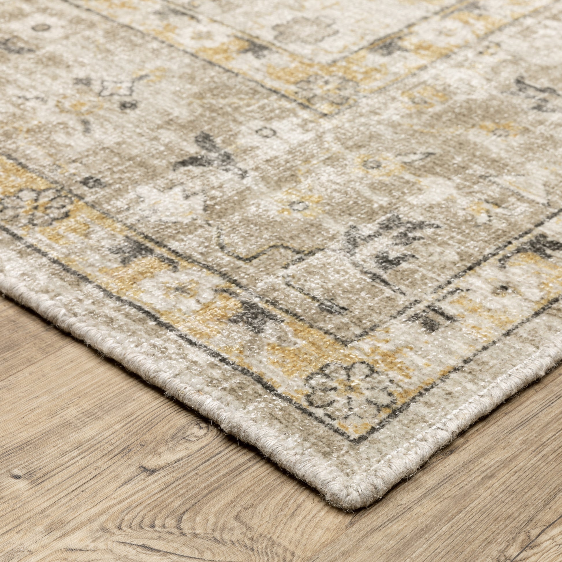 Windham Floral Beige/ Gold Distressed Cut Pile Rug