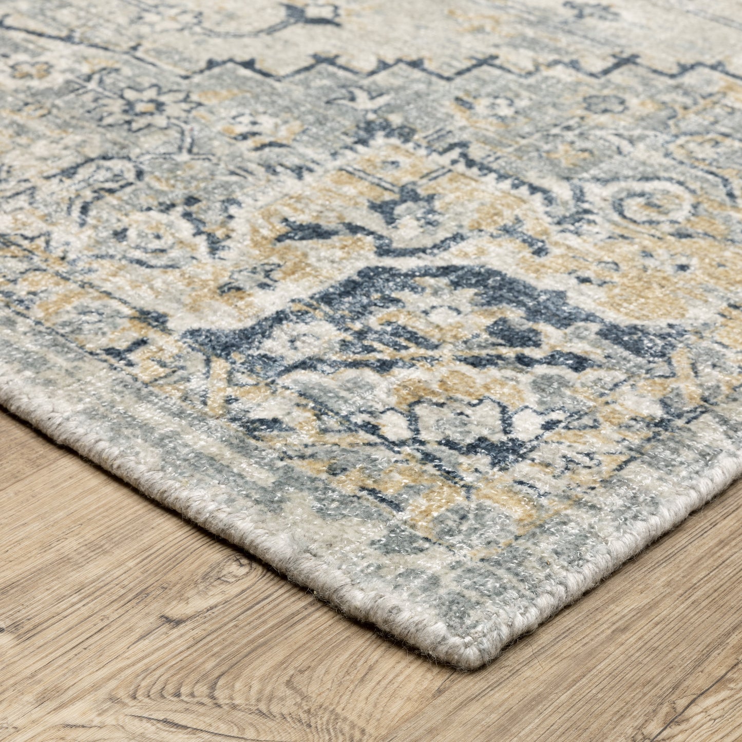 Windham Distressed Ivory/ Gold Medallion Cut Pile Rug