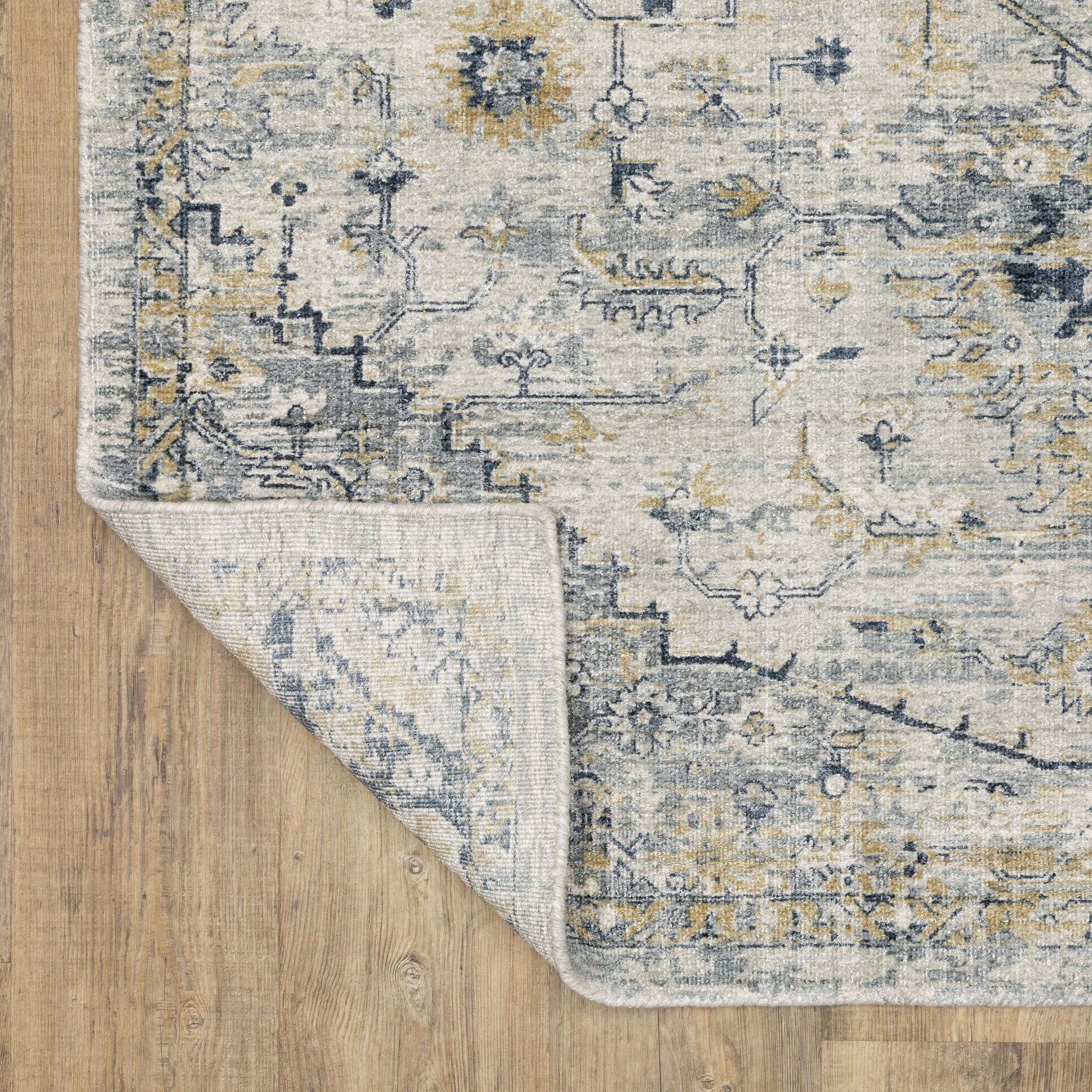 Windham Distressed Ivory/ Gold Medallion Cut Pile Rug