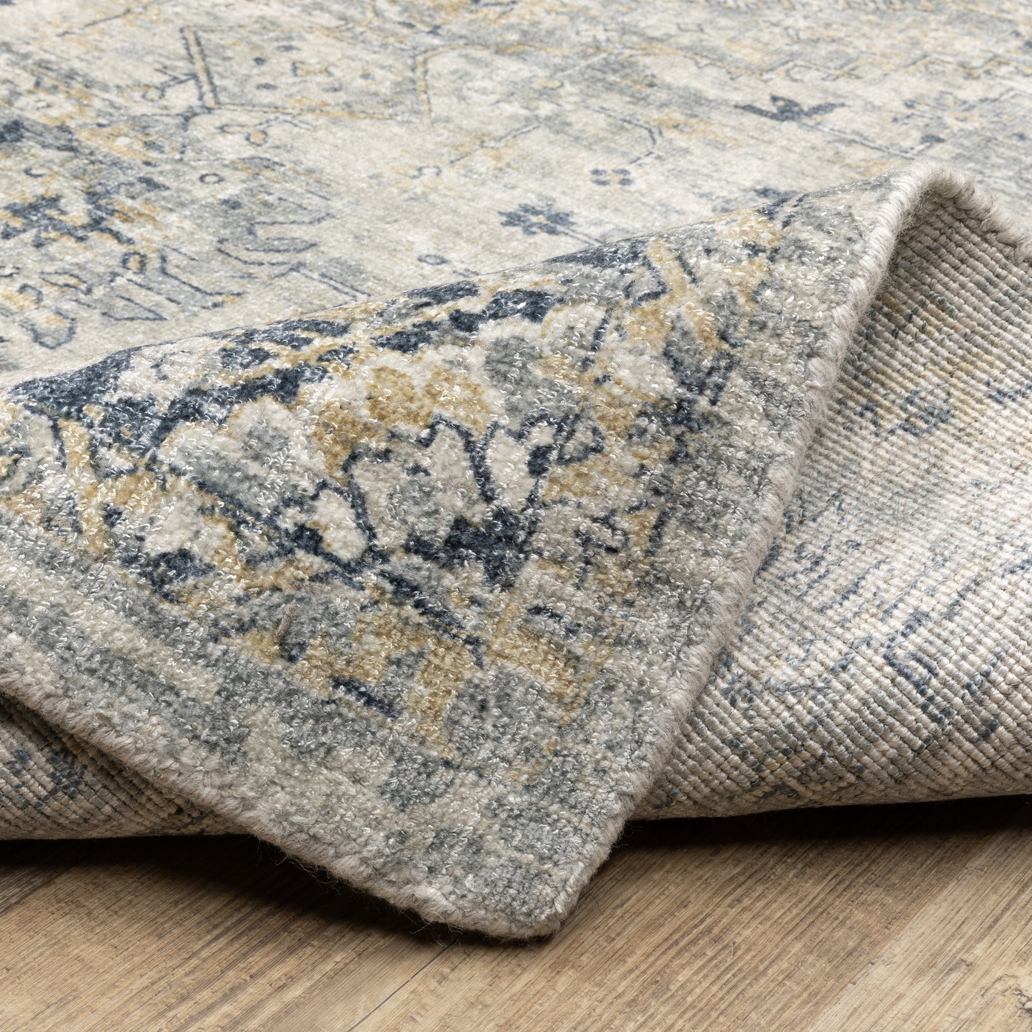 Windham Distressed Ivory/ Gold Medallion Cut Pile Rug