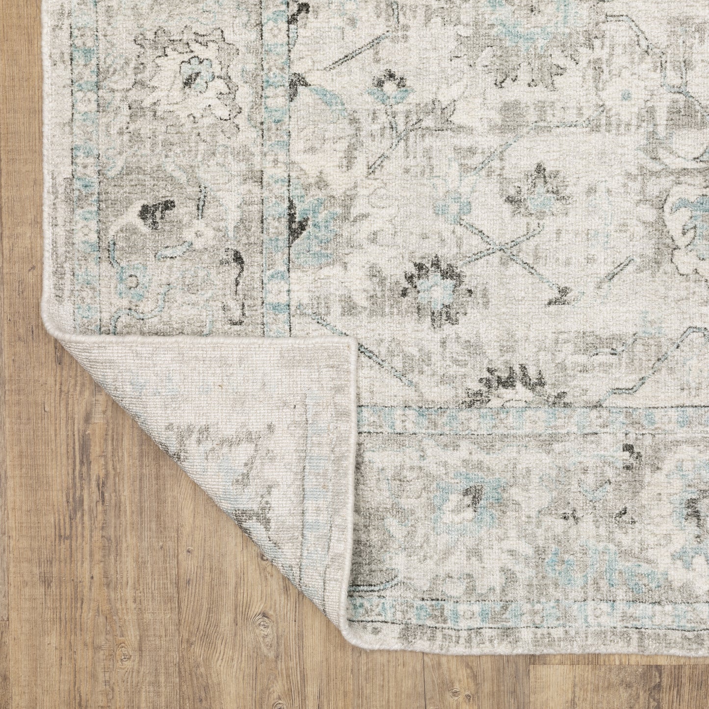 Windham Floral Ivory/ Blue Distressed Cut Pile Rug