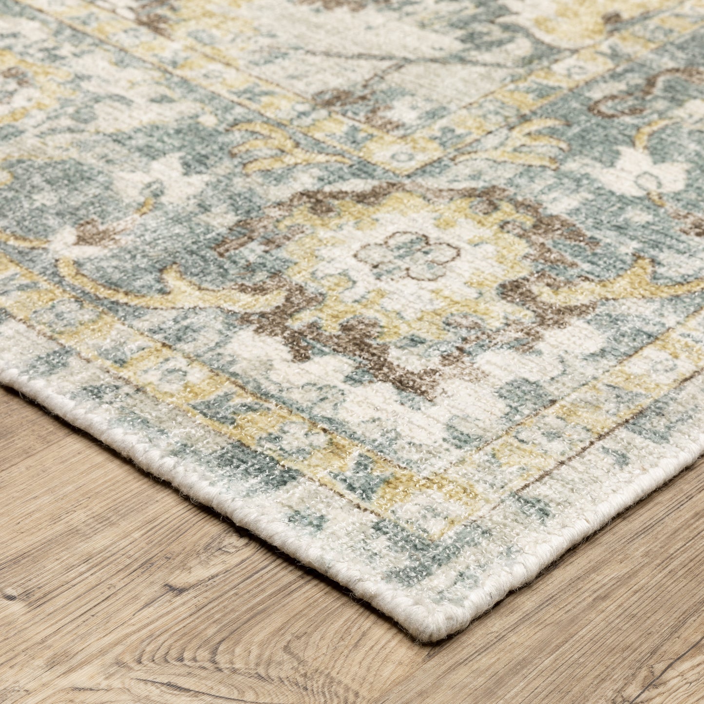 Windham Floral Ivory/ Blue Distressed Cut Pile Rug