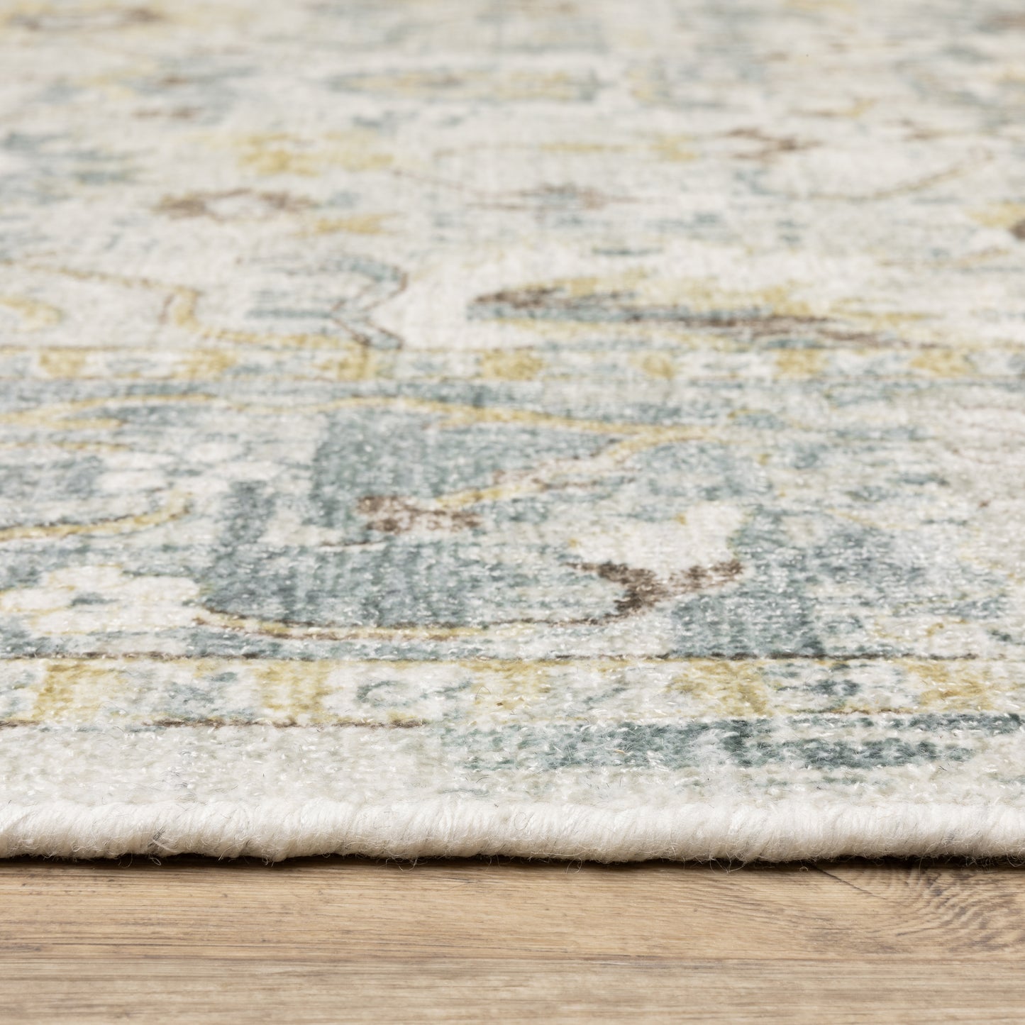 Windham Floral Ivory/ Blue Distressed Cut Pile Rug
